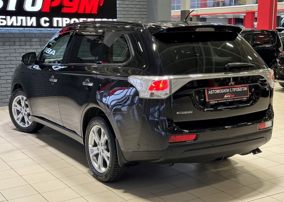 Mitsubishi Outlander - 4