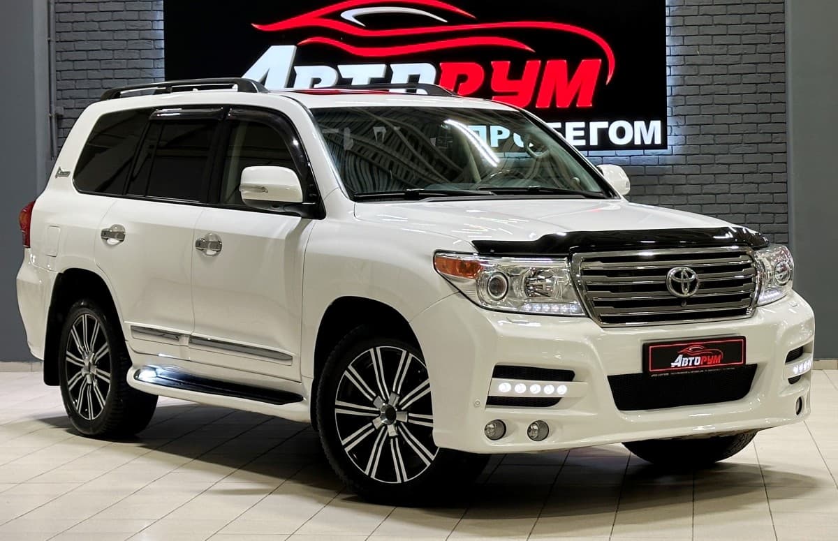 Toyota Land Cruiser 200 - 1