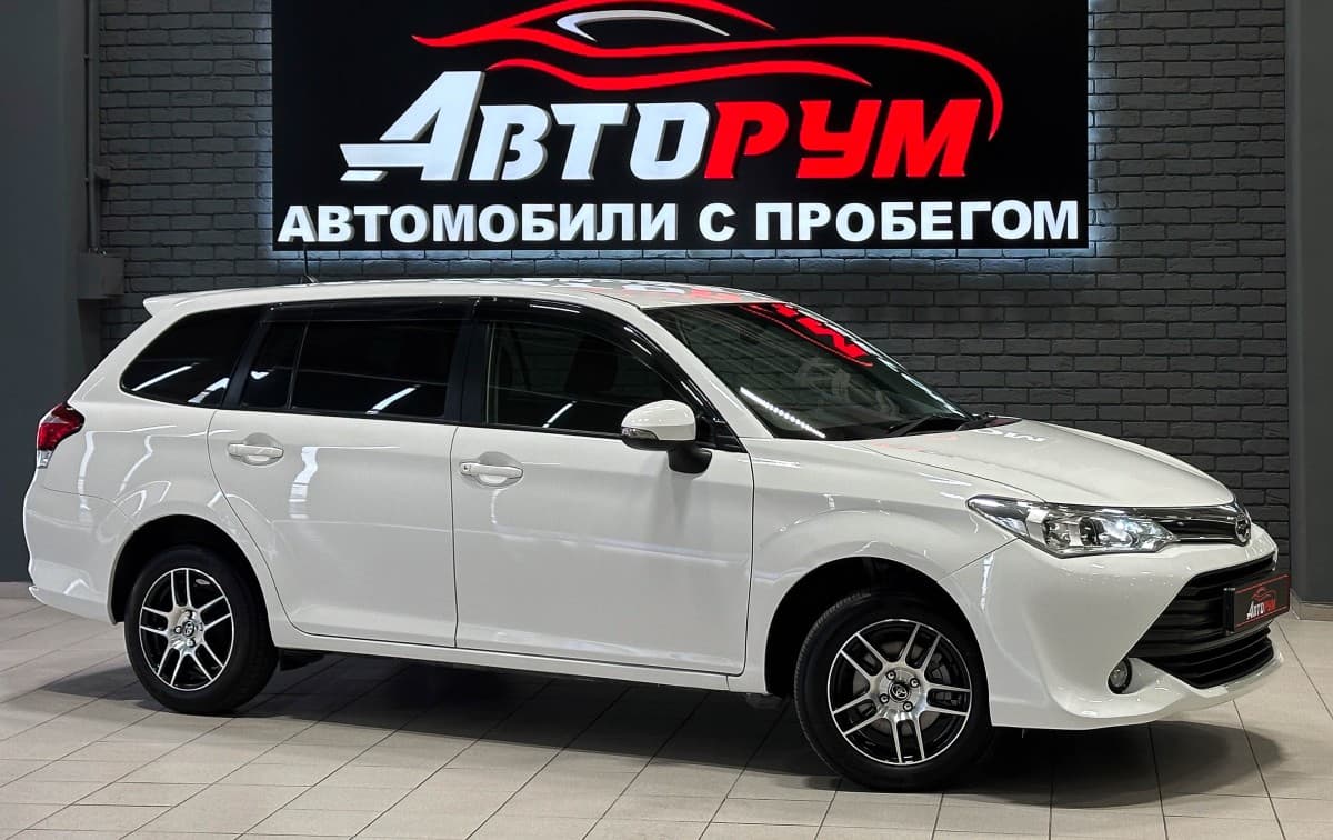 Toyota Corolla Fielder - 1