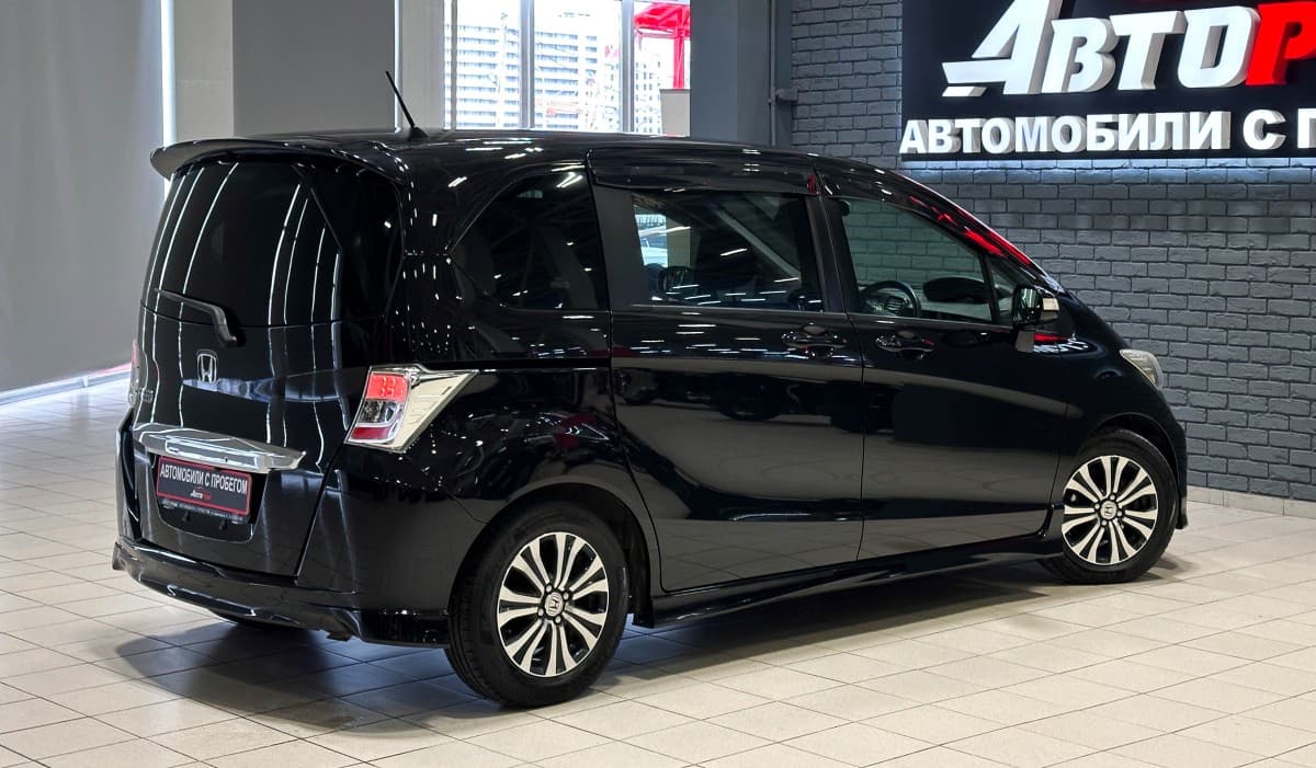 Honda Freed - 5