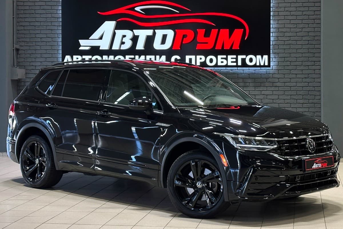 Volkswagen Tiguan - 1