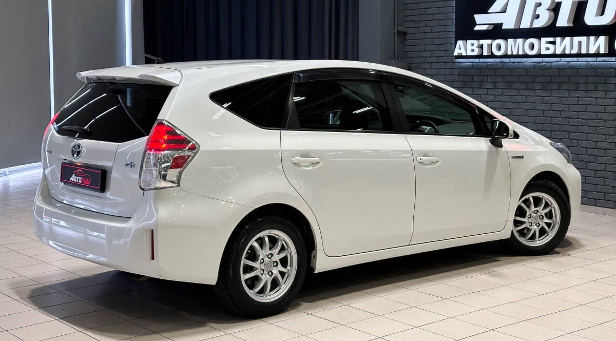 Toyota Prius Alpha - 5