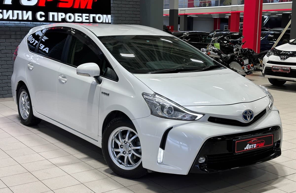 Toyota Prius Alpha - 4