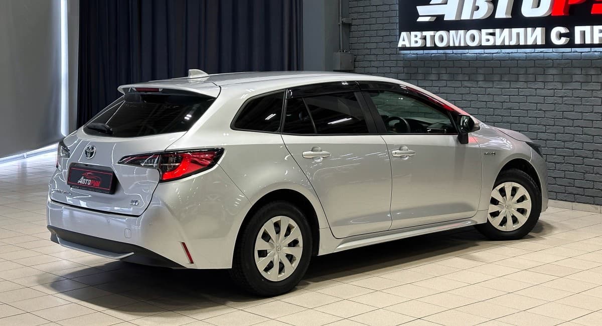 Toyota Corolla Touring Hybrid - 5