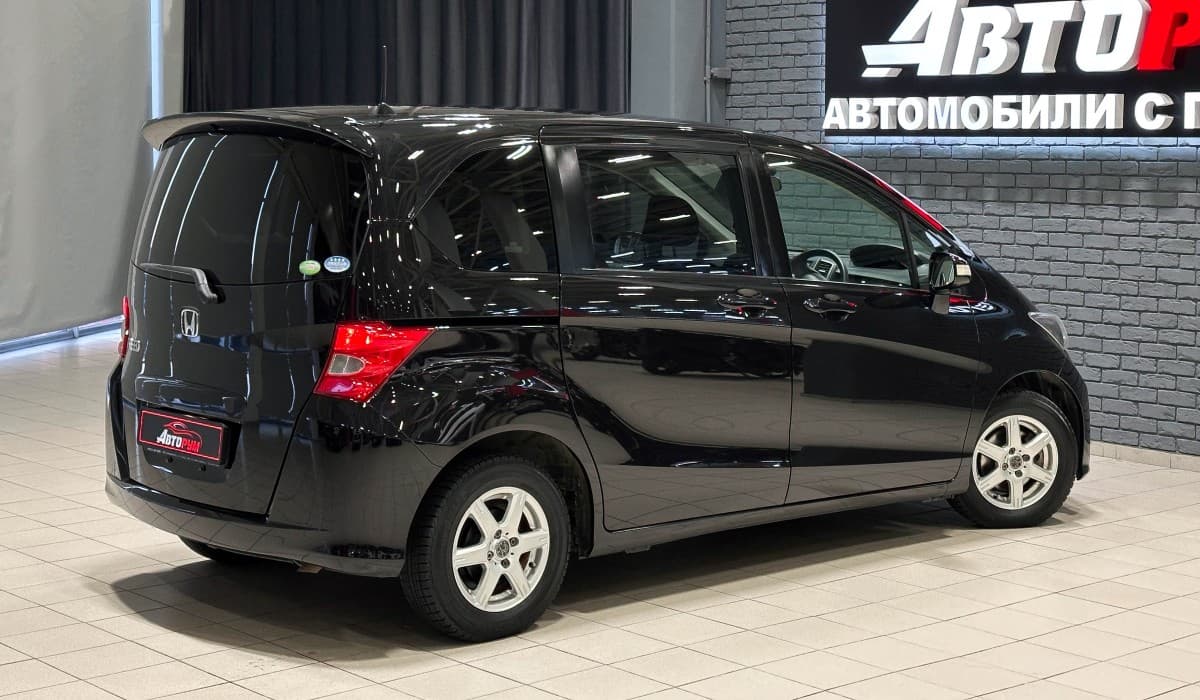 Honda Freed - 5