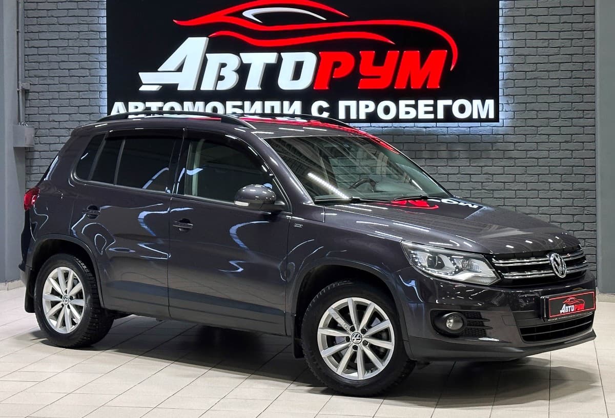 Volkswagen Tiguan - 1