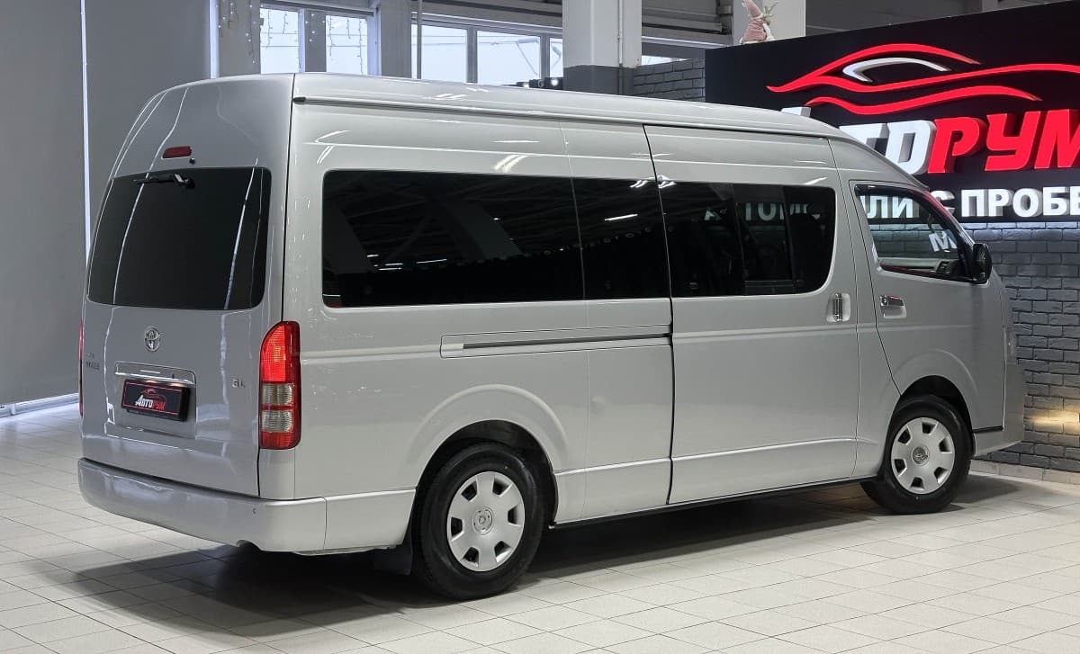 Toyota Hiace - 5