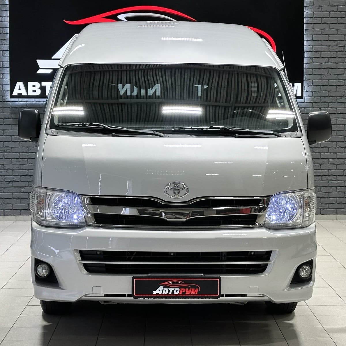 Toyota Hiace - 3