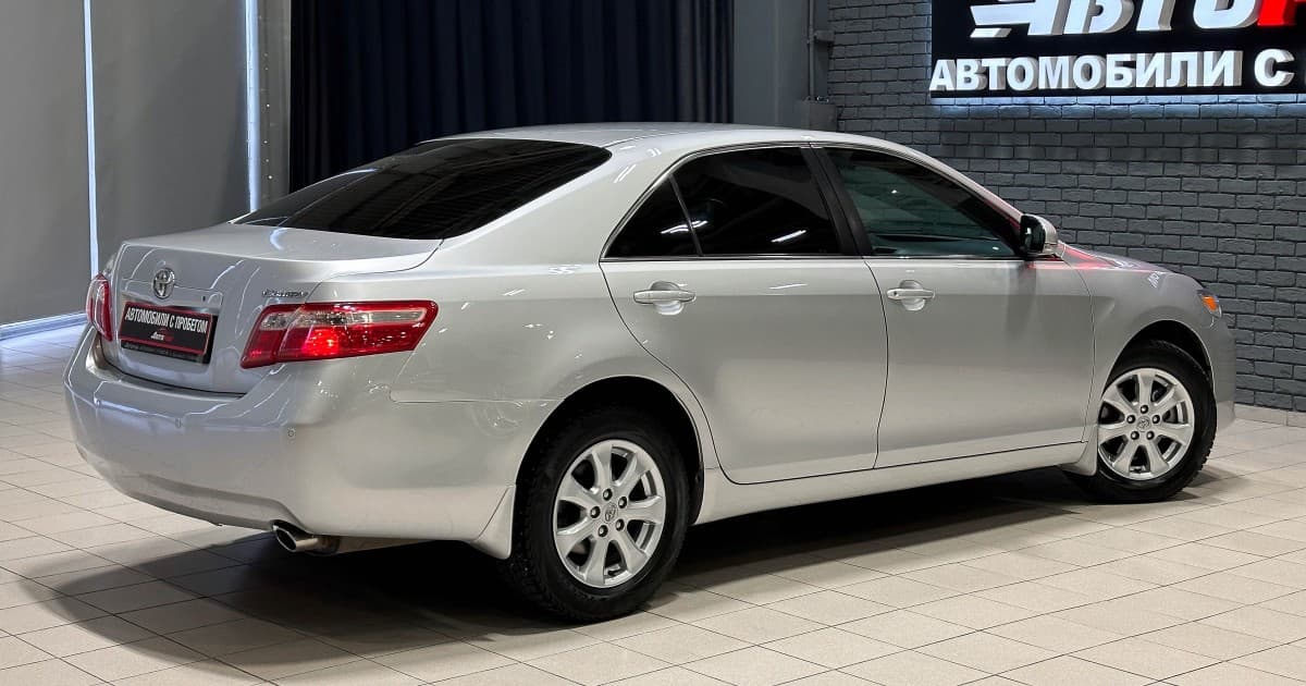 Toyota Camry - 5