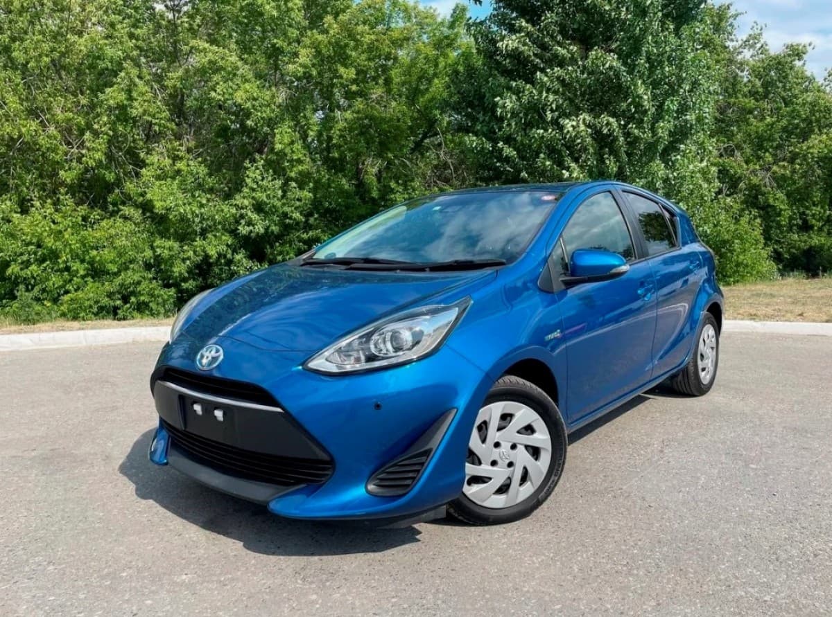 Toyota Aqua Hybrid - 1